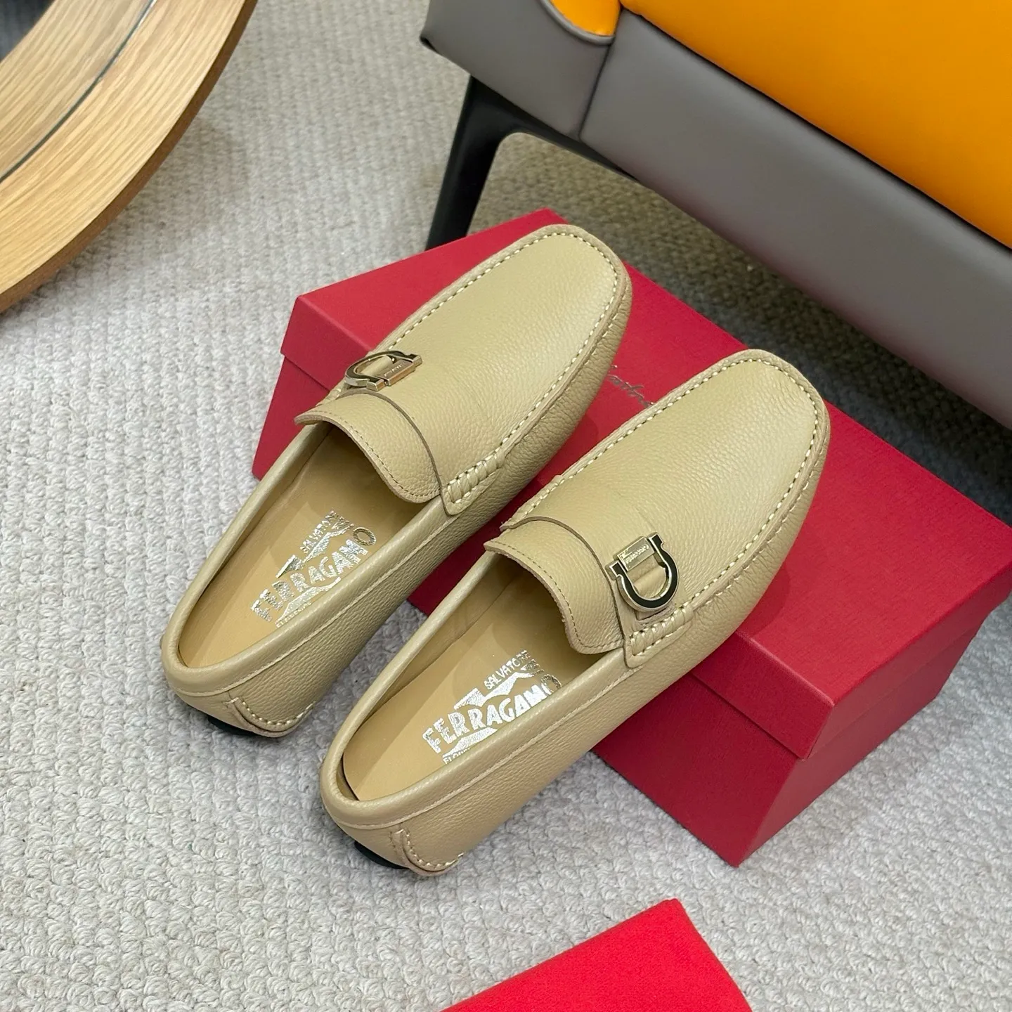 Men's men's shoes 💰420 (Yangli) Ferragamo 〰Ferragamo 2⃣️0⃣️2⃣️5️⃣ New series 👊🏻 Upper 🇮🇹 Italian imported calfskin, original outsole molding. Water-dyed sheepskin lining. The identity of every successful man is set off, and the upper and lower shoes are elegant and stable🚶🏻🚶🏻The high-end custom counter original replica is an eternal classic🔍️Number of codes: 38-46 with counter packaging